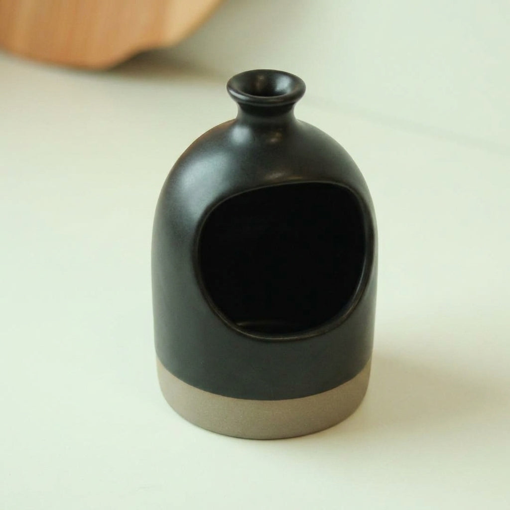 Saleiro Aberto em cerâmica artesanal — argila Cappuccino, esmalte Preto Acetinado