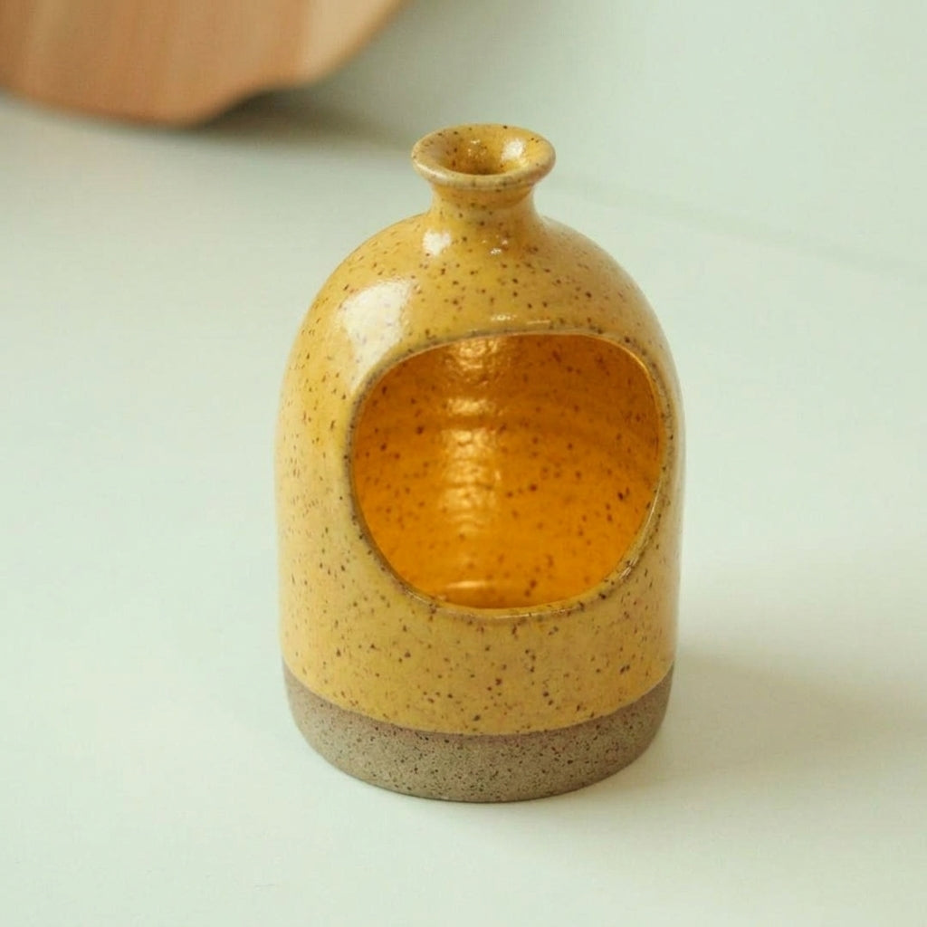 Saleiro Aberto em cerâmica artesanal — argila Flocos, esmalte Amarelo Intenso