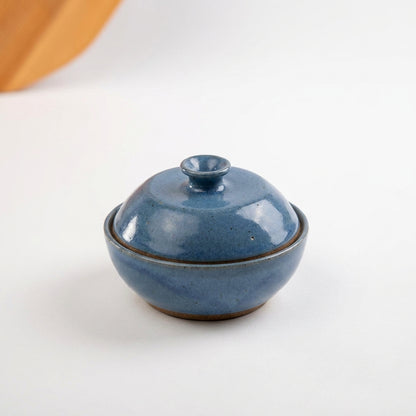 Saleiro com Tampa em cerâmica artesanal — argila Cappuccino, esmalte Azul Safira