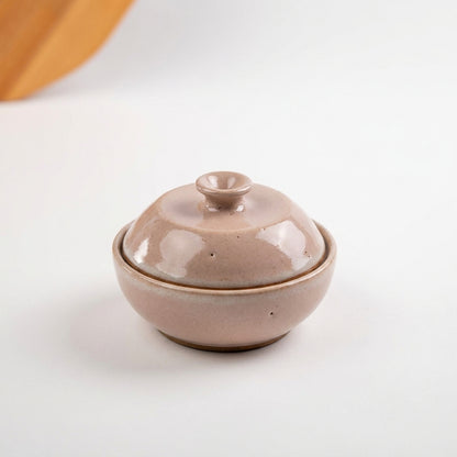 Saleiro com Tampa em cerâmica artesanal — argila Cappuccino, esmalte Nude