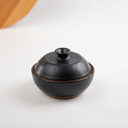 Saleiro com Tampa em cerâmica artesanal — argila Cappuccino, esmalte Preto Acetinado