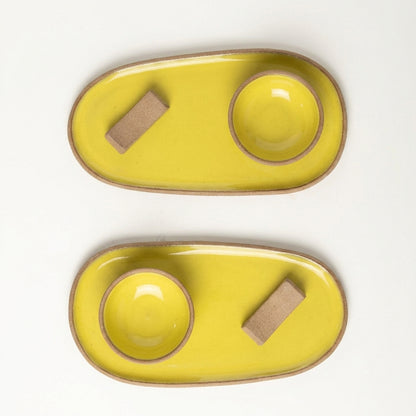 Set par de pratinho orgânico com nosoki e descanso de hashi em arco em cerâmica artesanal — argila Cappuccino, esmalte Amarelo Intenso