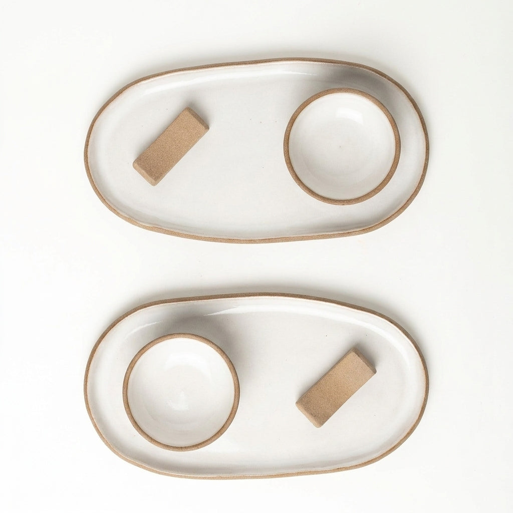 Set par de pratinho orgânico com nosoki e descanso de hashi em arco em cerâmica artesanal — argila Cappuccino, esmalte Branco AMME