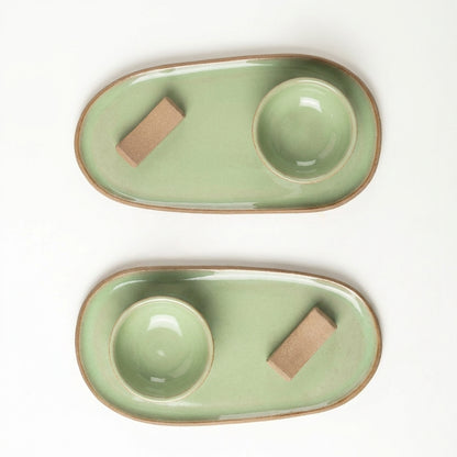 Set par de pratinho orgânico com nosoki e descanso de hashi em arco em cerâmica artesanal — argila Cappuccino, esmalte Verde Menta