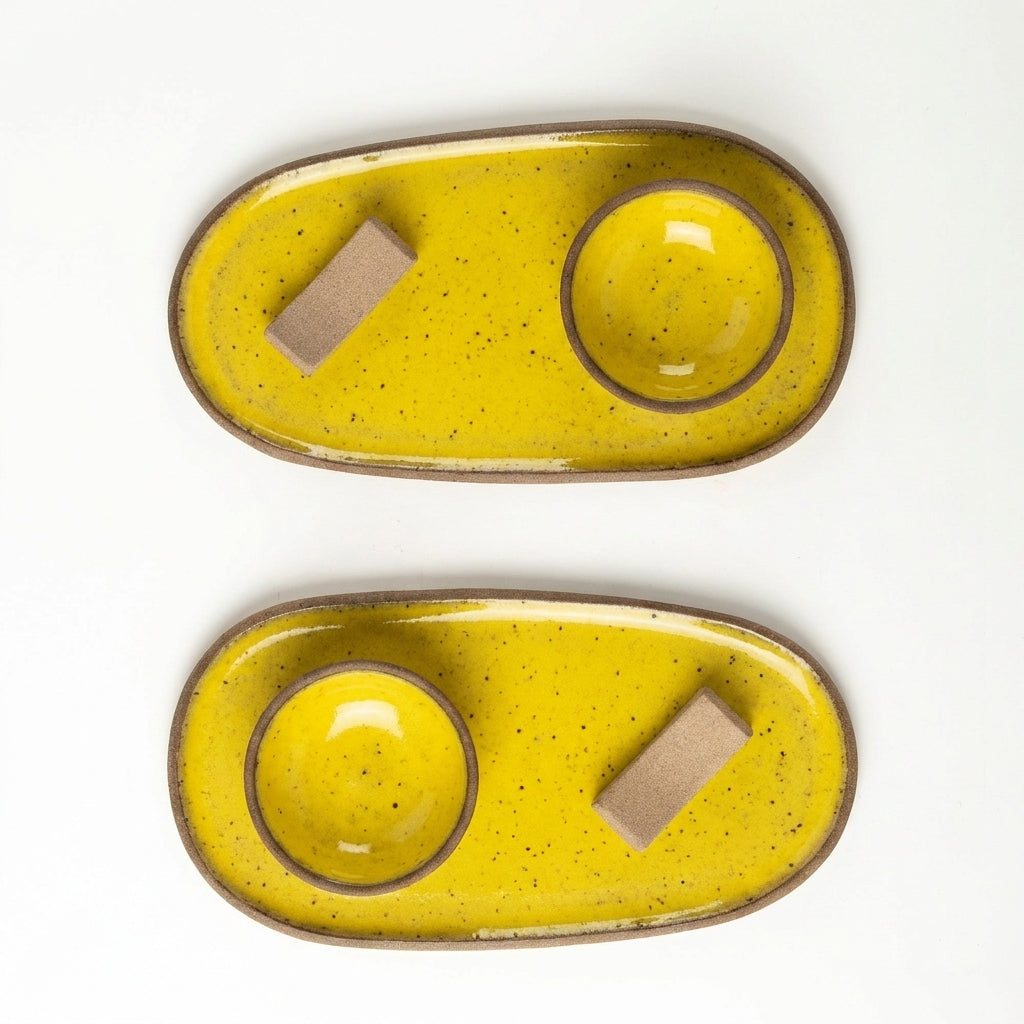 Set par de pratinho orgânico com nosoki e descanso de hashi em arco em cerâmica artesanal — argila Flocos, esmalte Amarelo Intenso