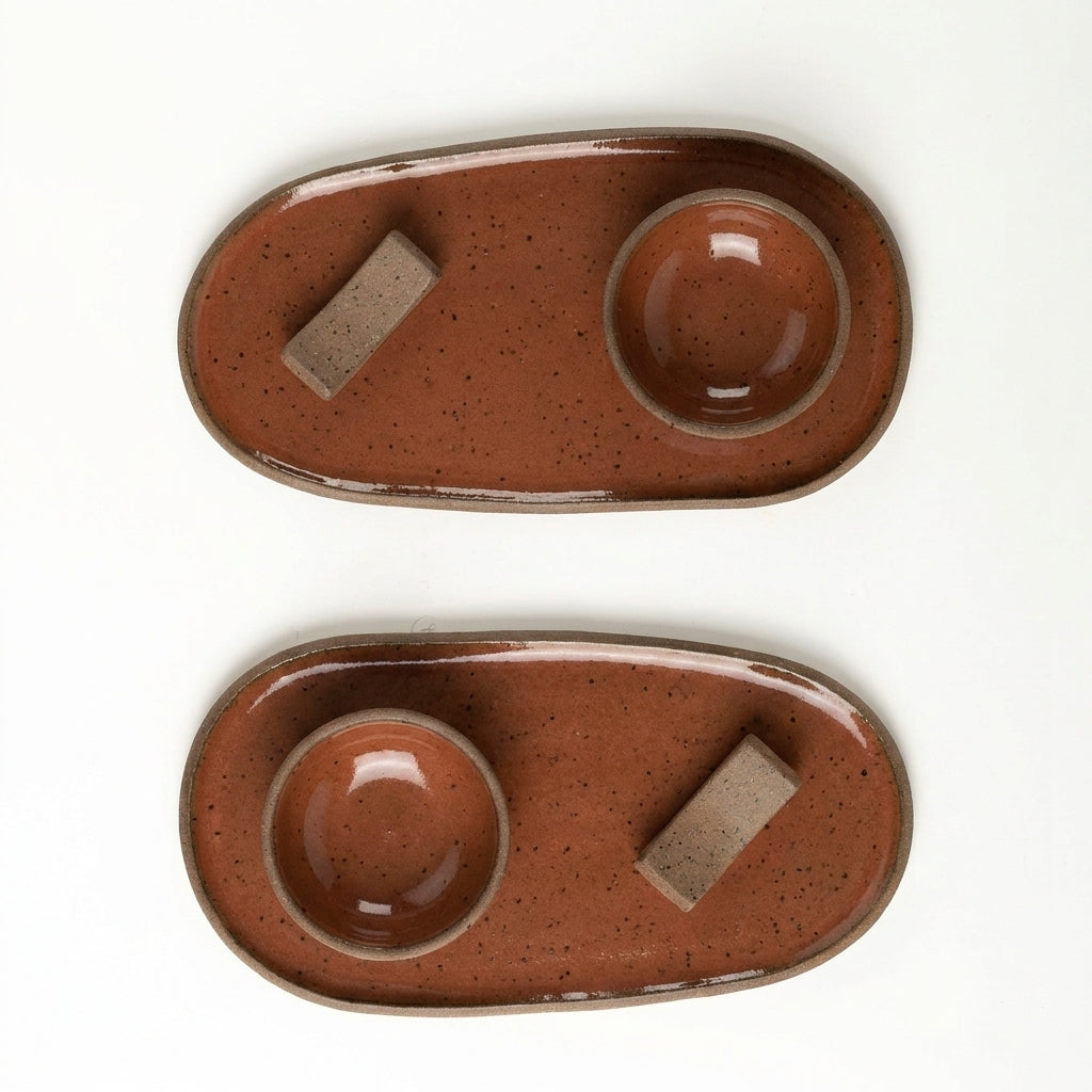 Set par de pratinho orgânico com nosoki e descanso de hashi em arco em cerâmica artesanal — argila Flocos, esmalte Sol de Terracota