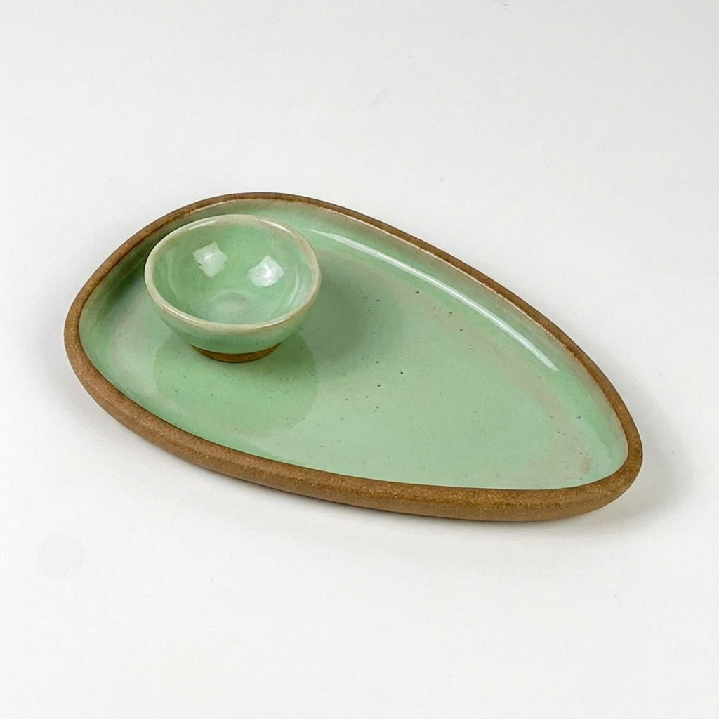 Set pratinho  individual triângulo com nosoki triângulo em cerâmica artesanal — argila Cappuccino, esmalte Verde Menta