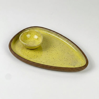 Set pratinho  individual triângulo com nosoki triângulo em cerâmica artesanal — argila Flocos, esmalte Amarelo Intenso