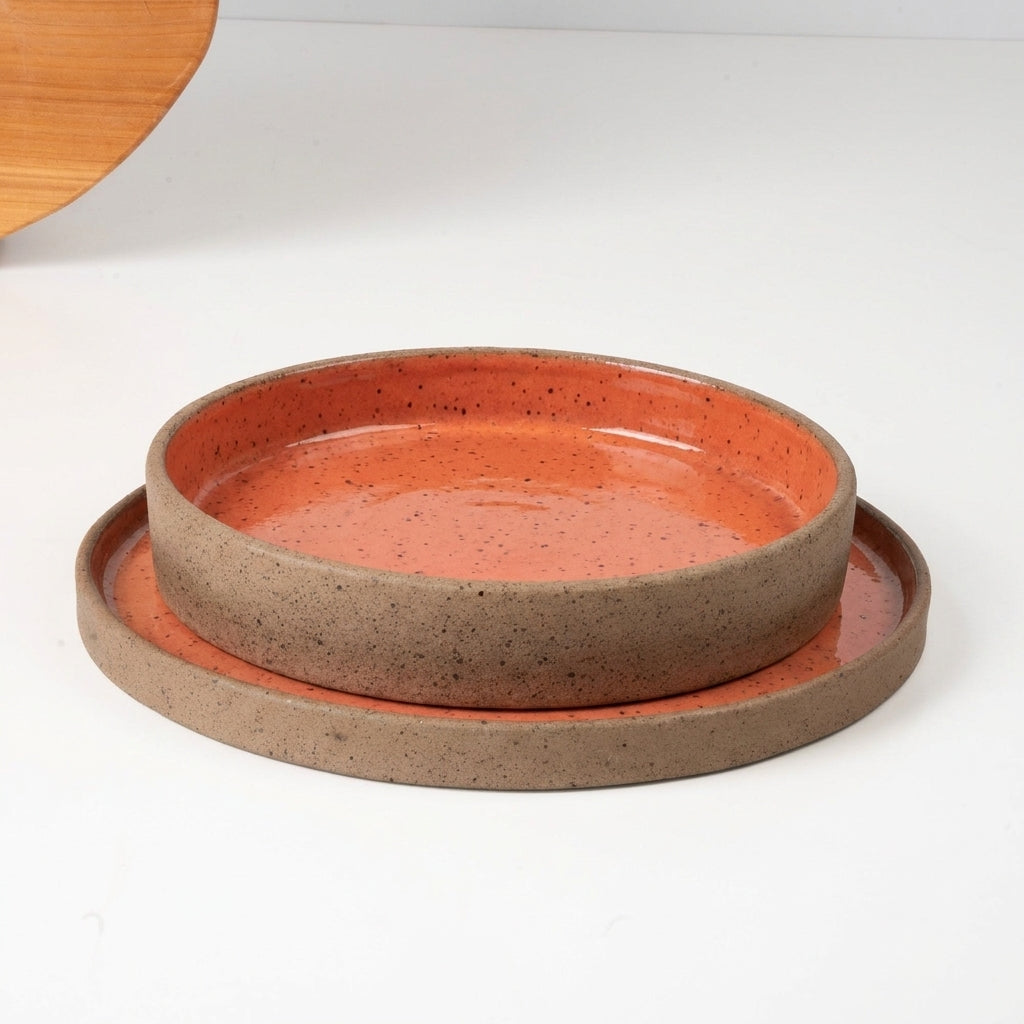 SET Prato Raso e Fundo linha Reta em cerâmica artesanal — argila Flocos, esmalte Laranja Intenso