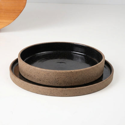 SET Prato Raso e Fundo linha Reta em cerâmica artesanal — argila Flocos, esmalte Preto Ébano