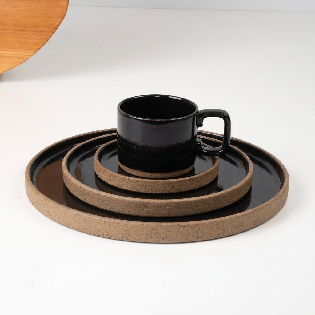 SET Refeição, sobremesa e café linha reta em cerâmica artesanal — argila Cappuccino, esmalte Preto Ébano