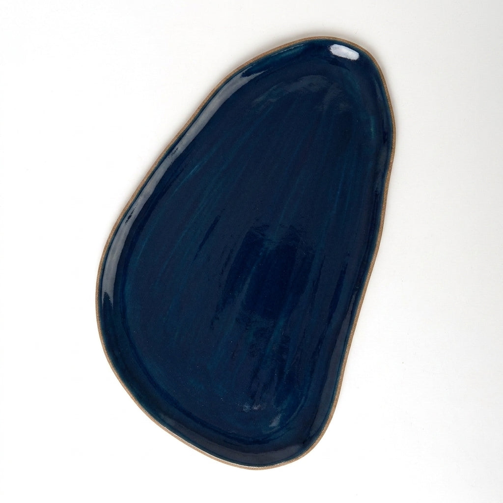 Tábua de Frios Oval Orgânica em cerâmica artesanal — argila Cappuccino, esmalte Lazuli