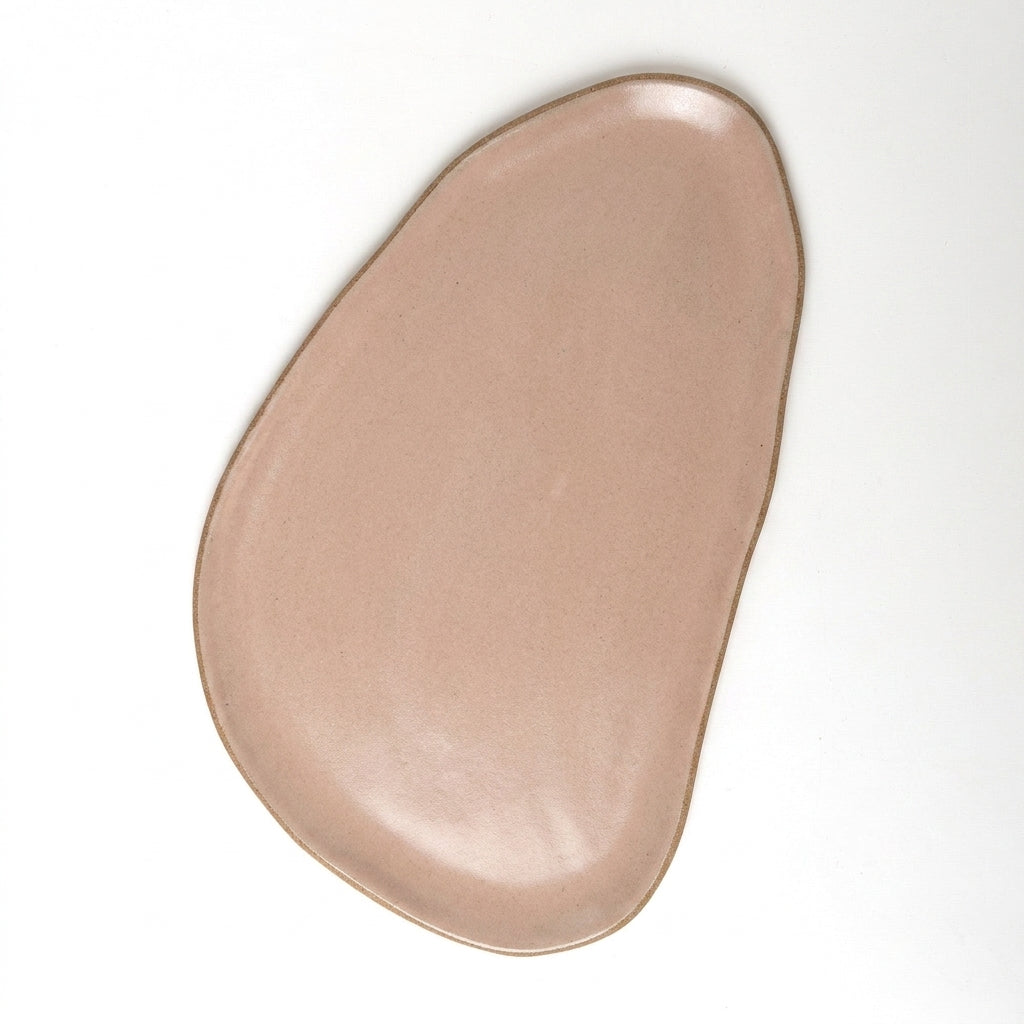Tábua de Frios Oval Orgânica em cerâmica artesanal — argila Cappuccino, esmalte Nude