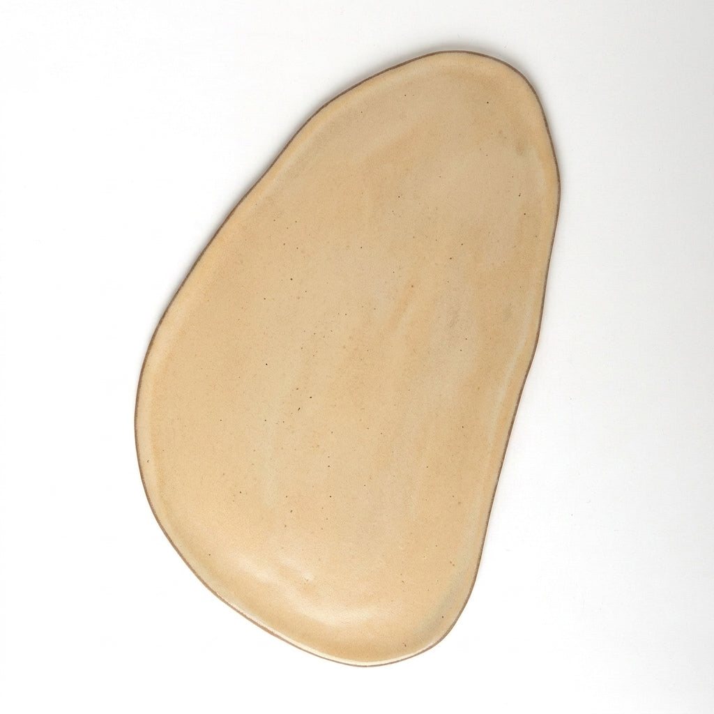 Tábua de Frios Oval Orgânica em cerâmica artesanal — argila Cappuccino, esmalte Pedra Sabão