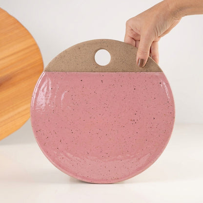 Tábua de Frios Redonda em cerâmica artesanal — tamanho 26CM, argila Flocos, esmalte Rosa Barbie