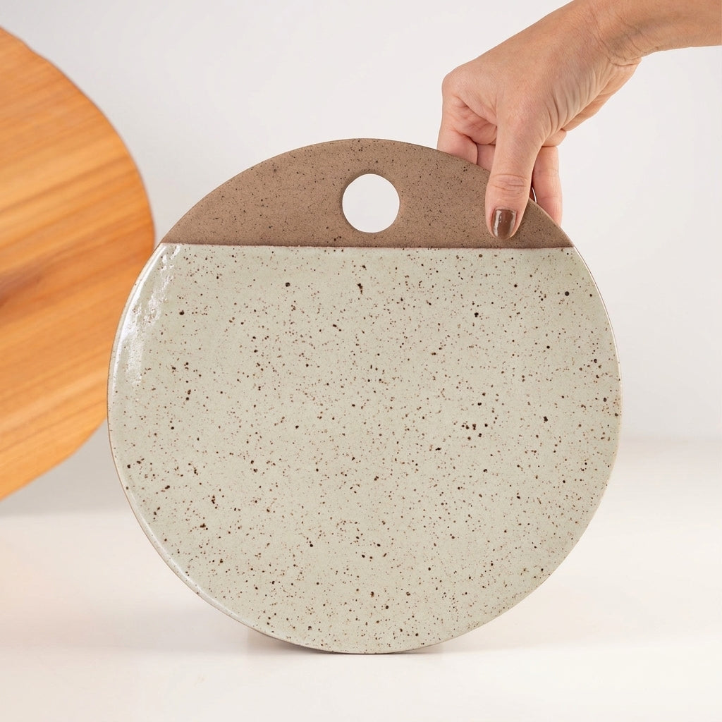 Tábua de Frios Redonda em cerâmica artesanal — tamanho 26CM, argila Flocos, esmalte Verde Pompeia