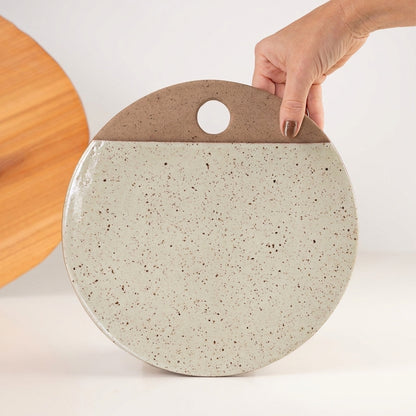 Tábua de Frios Redonda em cerâmica artesanal — tamanho 26CM, argila Flocos, esmalte Verde Pompeia