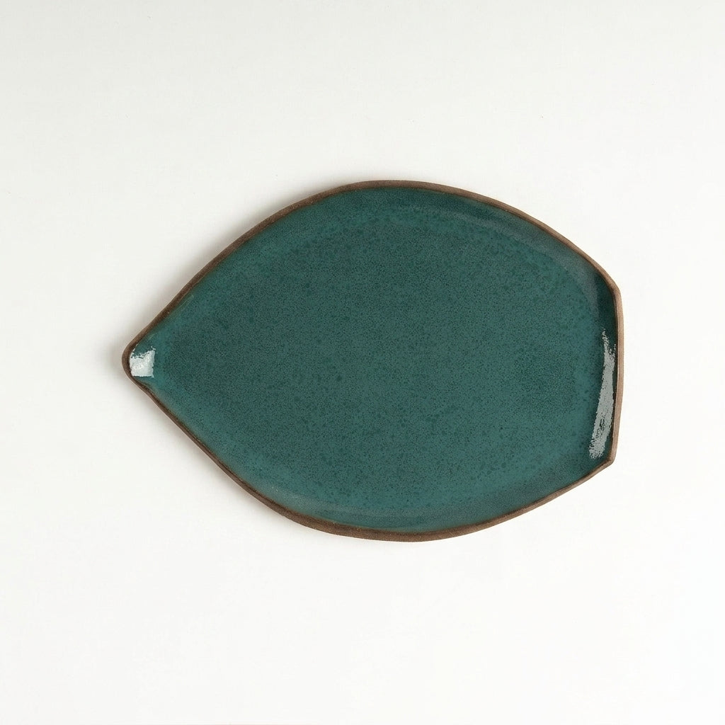 Travessa Folha em cerâmica artesanal — tamanho 25CM x 18CM, argila Flocos, esmalte Verde Exército
