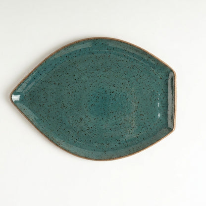 Travessa Folha em cerâmica artesanal — tamanho 29CM x 22CM, argila Flocos, esmalte Verde Exército