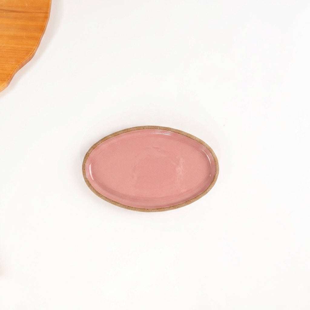 Travessa Oval em cerâmica artesanal — tamanho 20CM x 12CM, argila Cappuccino, esmalte Rosa Barbie