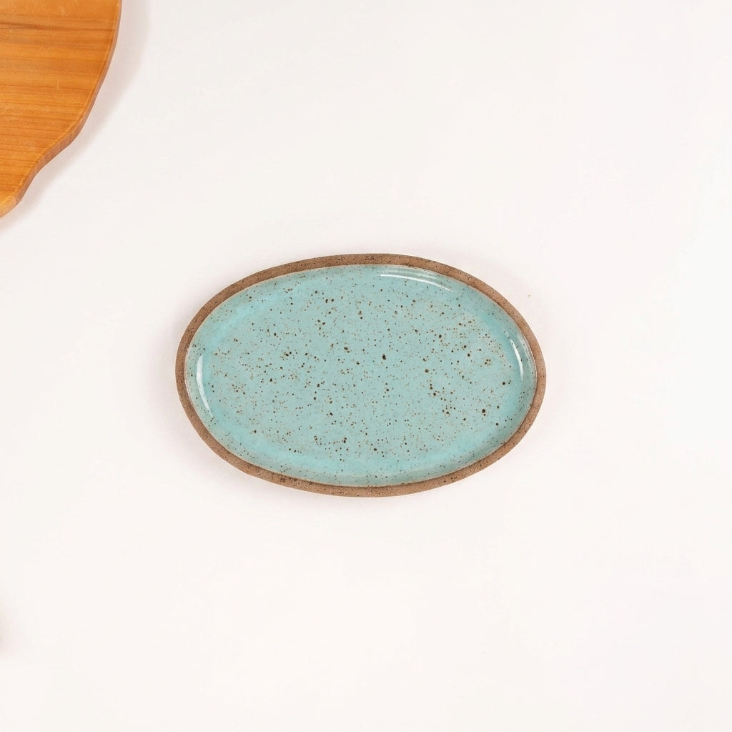 Travessa Oval em cerâmica artesanal — tamanho 20CM x 12CM, argila Flocos, esmalte Jujuba