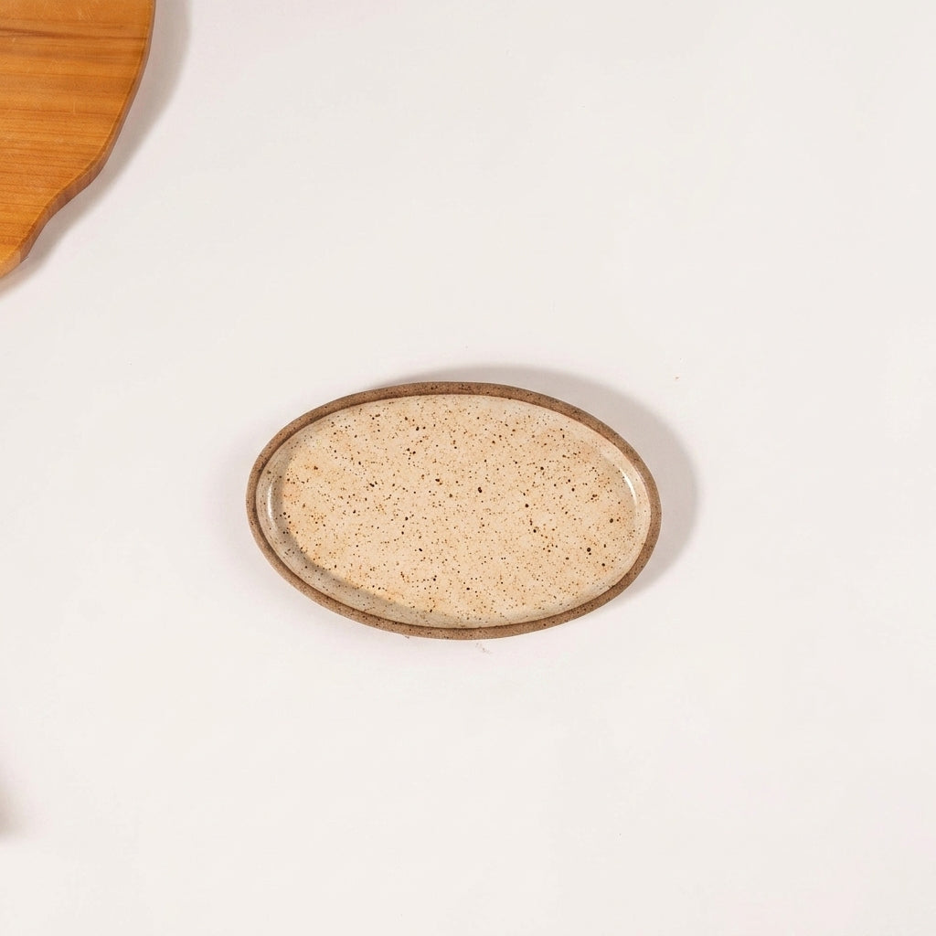 Travessa Oval em cerâmica artesanal — tamanho 20CM x 12CM, argila Flocos, esmalte Pedra Sabão