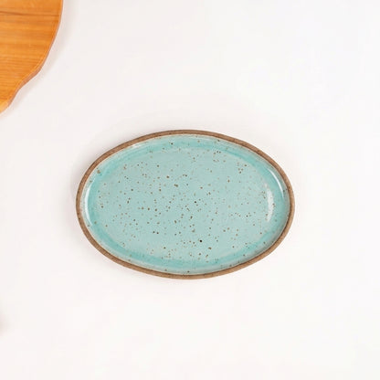 Travessa Oval em cerâmica artesanal — tamanho 25CM x 18CM, argila Flocos, esmalte Jujuba
