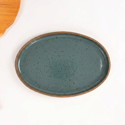 Travessa Oval em cerâmica artesanal — tamanho 25CM x 18CM, argila Flocos, esmalte Verde Exército