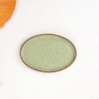 Travessa Oval em cerâmica artesanal — tamanho 25CM x 18CM, argila Flocos, esmalte Verde Menta