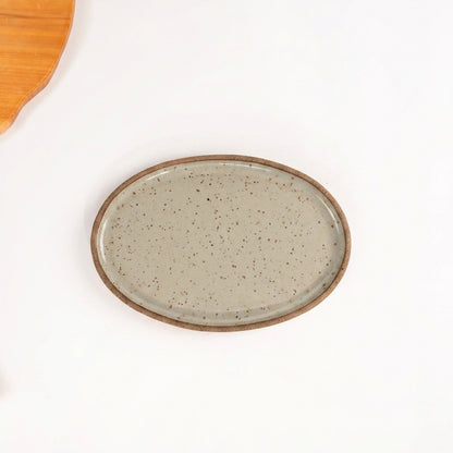 Travessa Oval em cerâmica artesanal — tamanho 25CM x 18CM, argila Flocos, esmalte Verde Pompeia