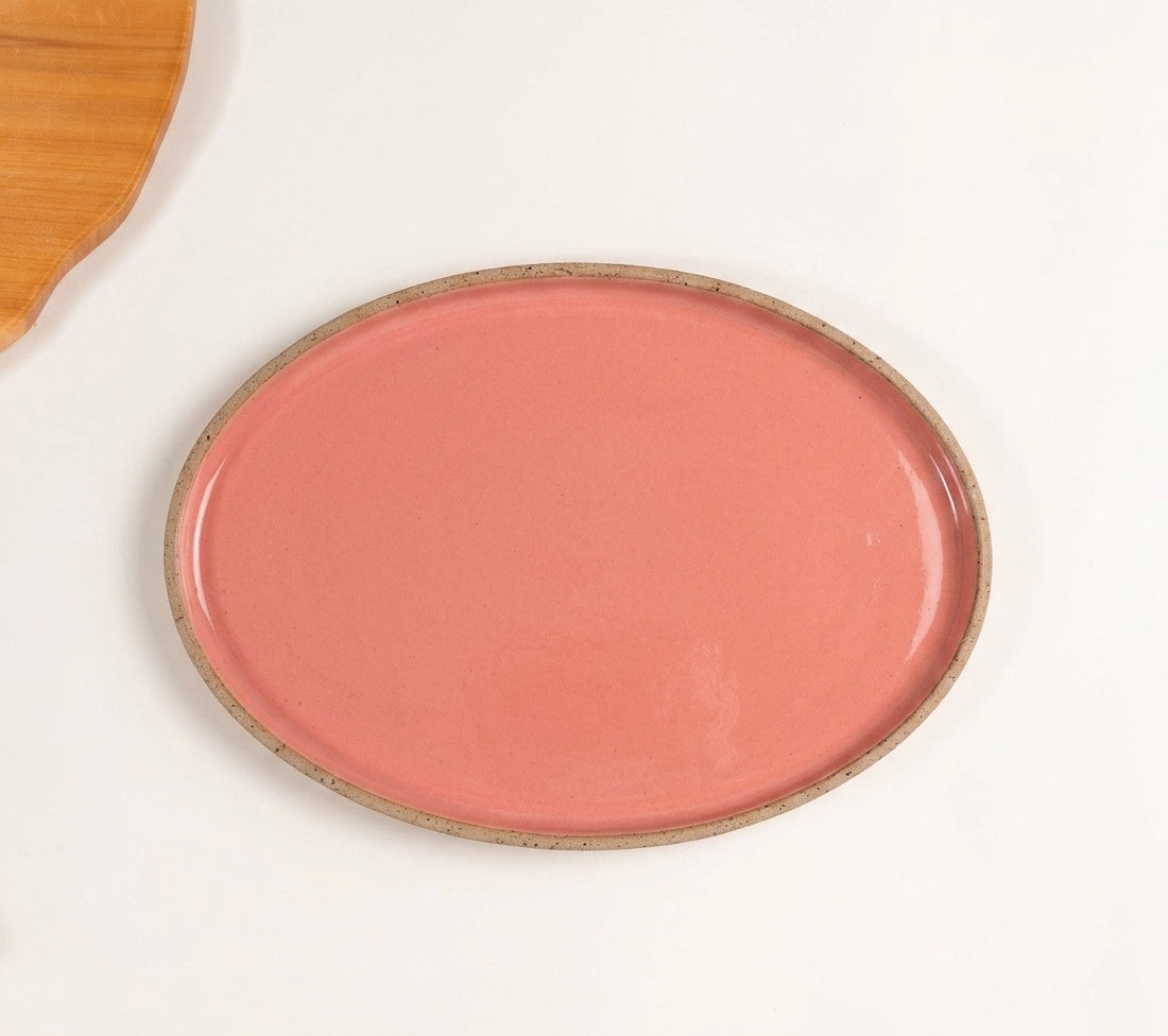 Travessa Oval em cerâmica artesanal — tamanho 28CM x 20CM, argila Flocos, esmalte Rosa Barbie