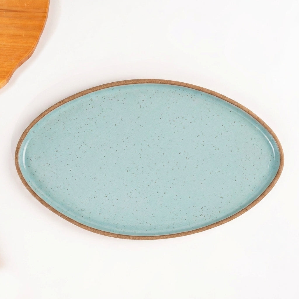 Travessa Oval em cerâmica artesanal — tamanho 40CM x 24CM, argila Cappuccino, esmalte Jujuba