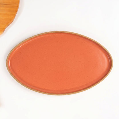 Travessa Oval em cerâmica artesanal — tamanho 40CM x 24CM, argila Cappuccino, esmalte Laranja Intenso