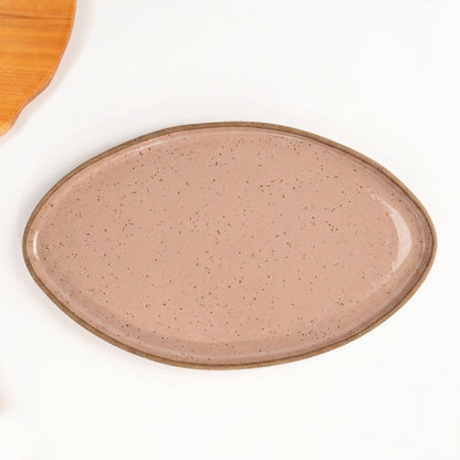 Travessa Oval em cerâmica artesanal — tamanho 40CM x 24CM, argila Flocos, esmalte Nude