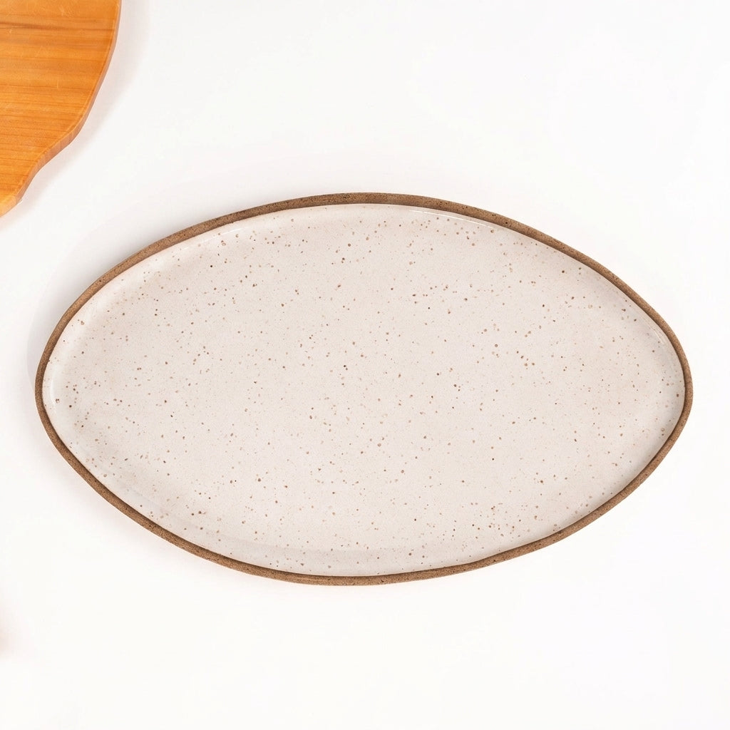 Travessa Oval em cerâmica artesanal — tamanho 40CM x 24CM, argila Flocos, esmalte Pedra Sabão