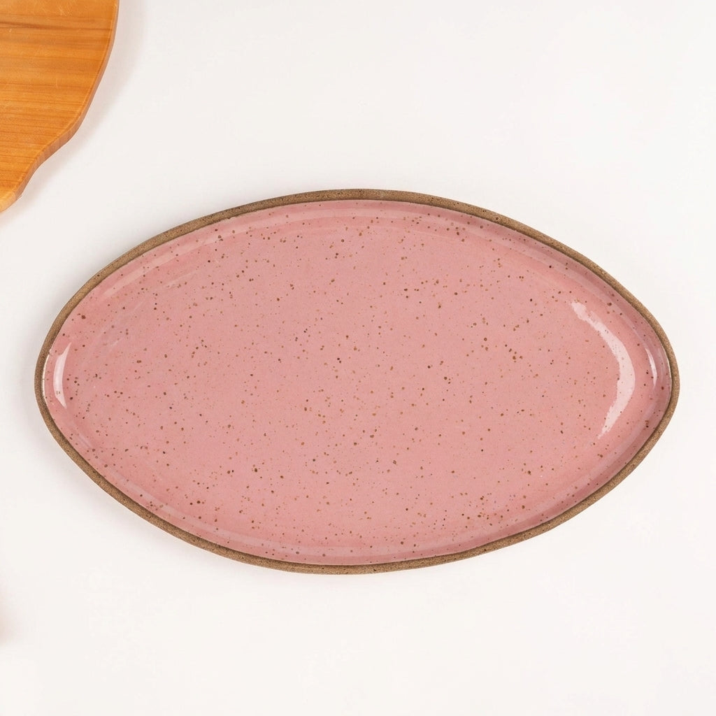 Travessa Oval em cerâmica artesanal — tamanho 40CM x 24CM, argila Flocos, esmalte Rosa Barbie
