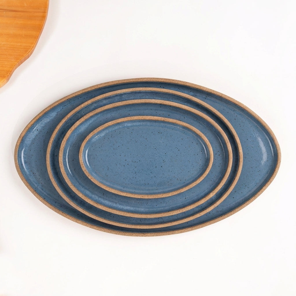 Travessa Oval em cerâmica artesanal — tamanho KIT 4 TAMANHOS, argila Cappuccino, esmalte Azul Safira