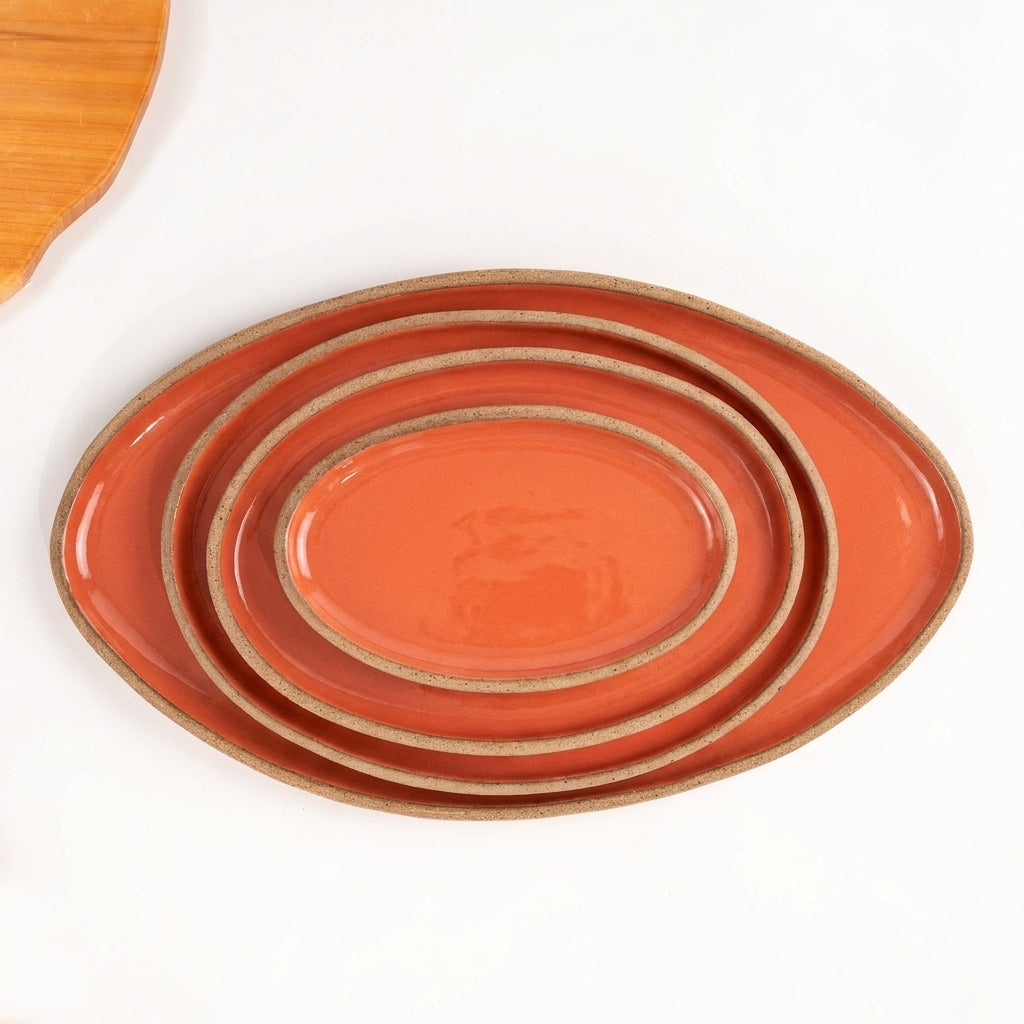 Travessa Oval em cerâmica artesanal — tamanho KIT 4 TAMANHOS, argila Cappuccino, esmalte Laranja Intenso