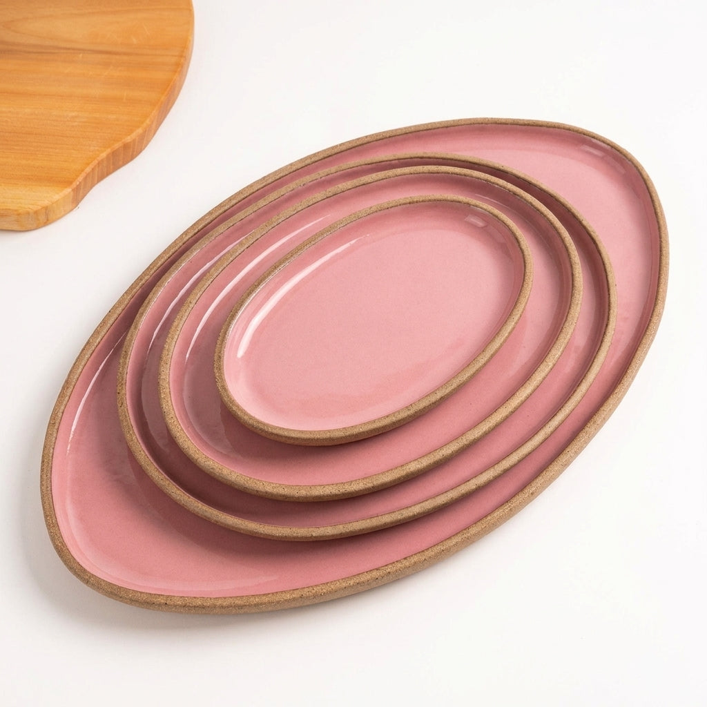 Travessa Oval em cerâmica artesanal — tamanho KIT 4 TAMANHOS, argila Cappuccino, esmalte Rosa Barbie