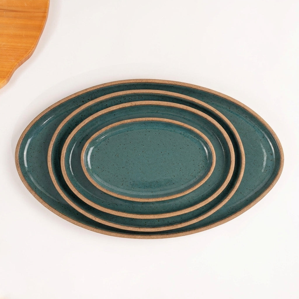 Travessa Oval em cerâmica artesanal — tamanho KIT 4 TAMANHOS, argila Cappuccino, esmalte Verde Exército