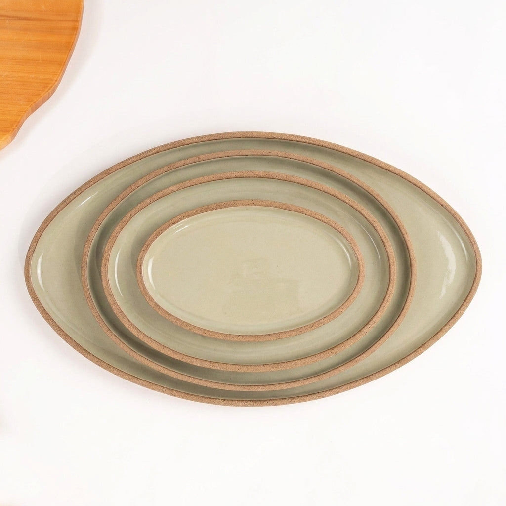 Travessa Oval em cerâmica artesanal — tamanho KIT 4 TAMANHOS, argila Cappuccino, esmalte Verde Pompeia