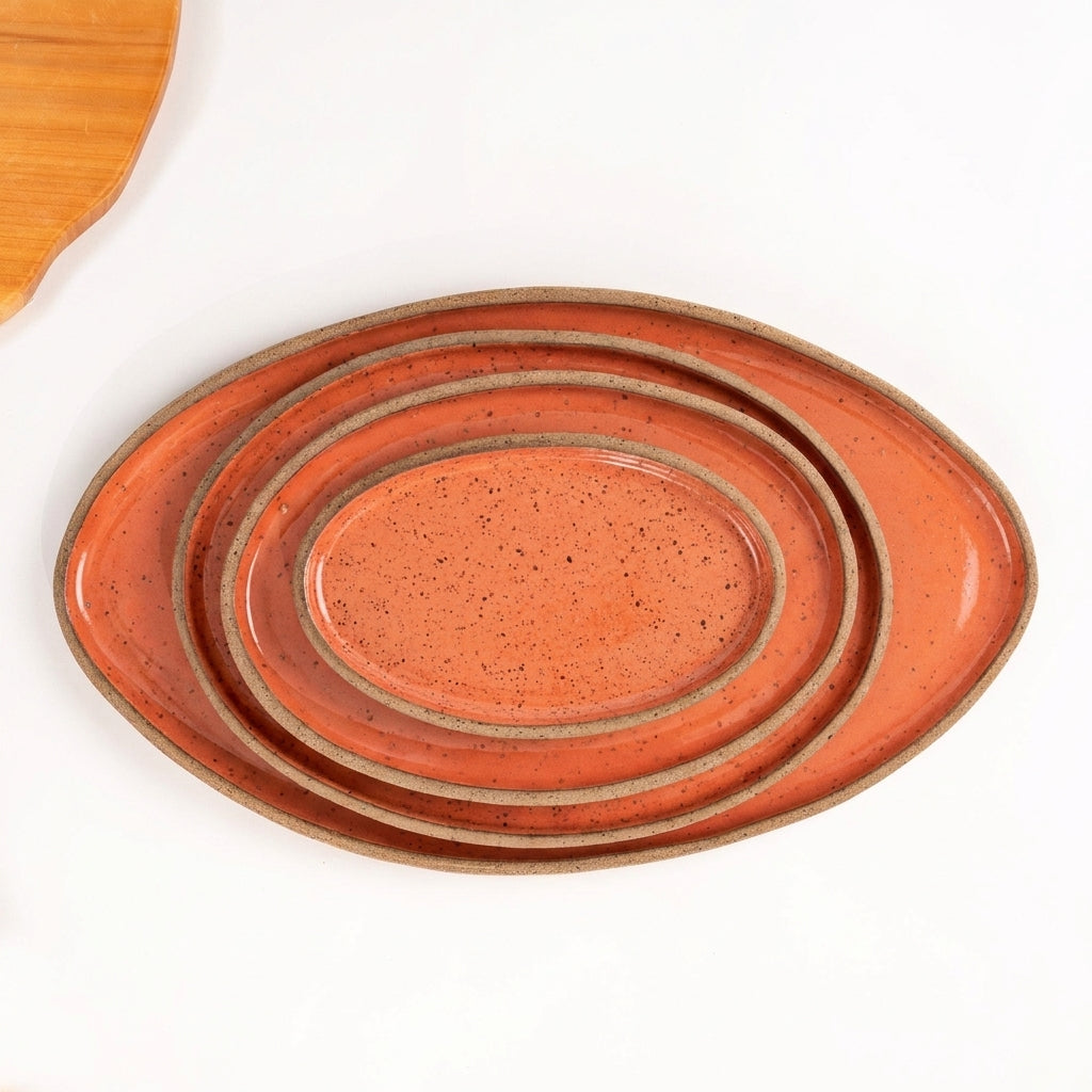 Travessa Oval em cerâmica artesanal — tamanho KIT 4 TAMANHOS, argila Flocos, esmalte Laranja Intenso