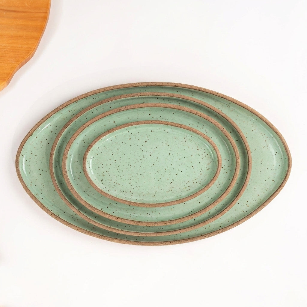 Travessa Oval em cerâmica artesanal — tamanho KIT 4 TAMANHOS, argila Flocos, esmalte Verde Menta