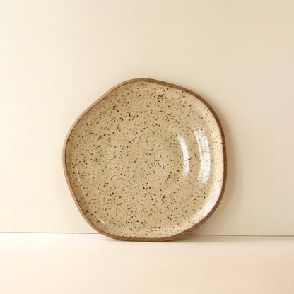 Travessa Rasa Orgânica em cerâmica artesanal — tamanho 25CM, argila Flocos, esmalte Pedra Sabão