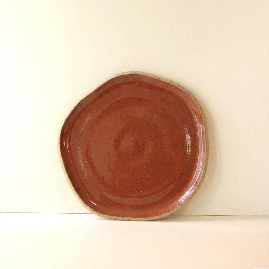 Travessa Rasa Orgânica em cerâmica artesanal — tamanho 25CM, argila Flocos, esmalte Sol de Terracota