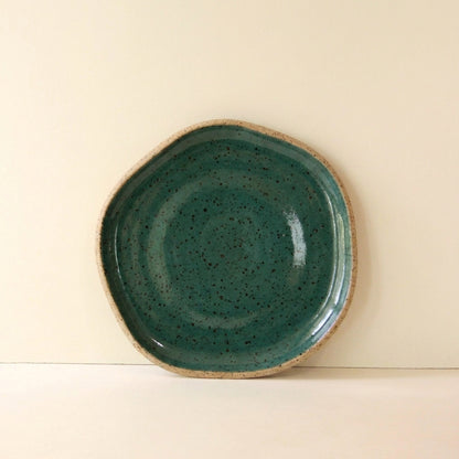 Travessa Rasa Orgânica em cerâmica artesanal — tamanho 25CM, argila Flocos, esmalte Verde Exército