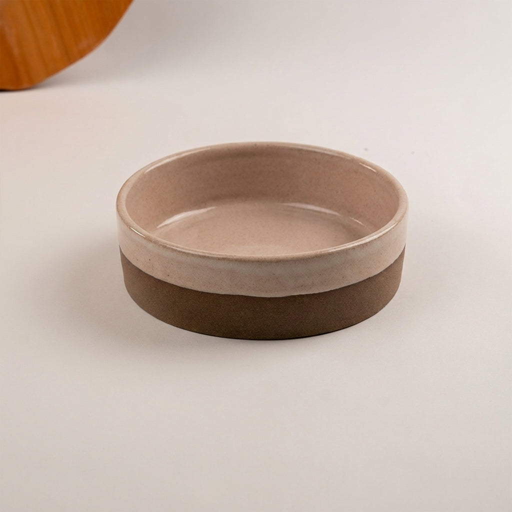 Travessa Redonda Borda Reta (esmalte fora até o meio) em cerâmica artesanal — tamanho 20CM Ø x 6CM A, argila Cappuccino, esmalte Nude