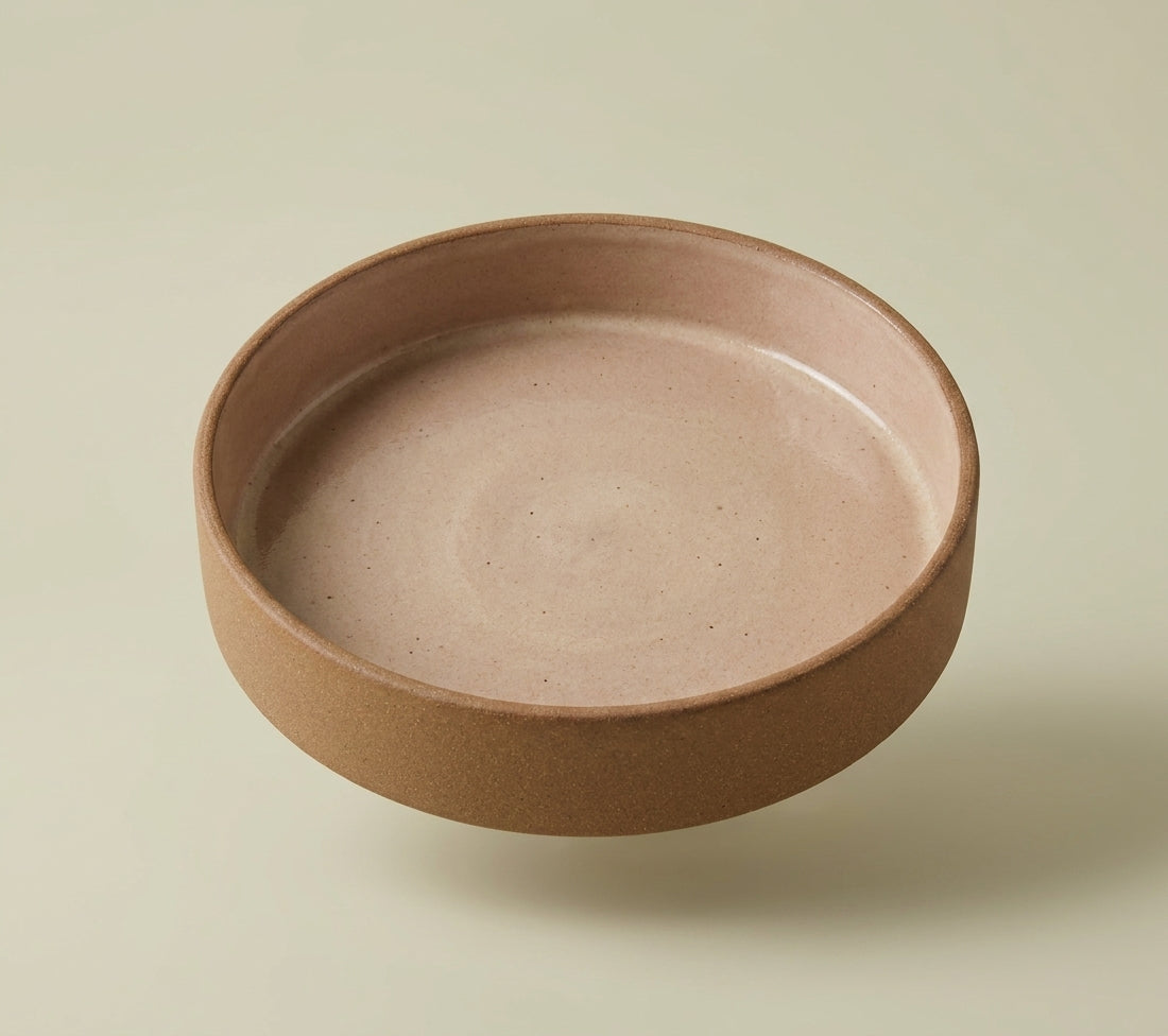 Travessa Redonda Borda Reta em cerâmica artesanal — tamanho 30CM x 6CM, argila Cappuccino, esmalte Nude