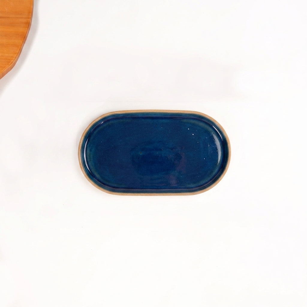 Travessa Retangular com Laterais Arredondados em cerâmica artesanal — tamanho 19CM x 10CM, argila Cappuccino, esmalte Lazuli