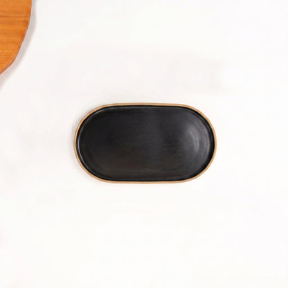 Travessa Retangular com Laterais Arredondados em cerâmica artesanal — tamanho 19CM x 10CM, argila Cappuccino, esmalte Preto Acetinado